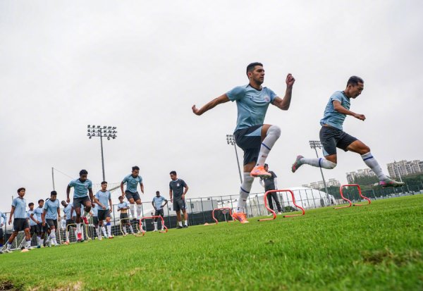 大牛时代 新民体育丨中超争冠终极决战开启前，申花迎回了路易斯！